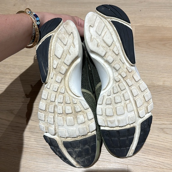 NIKE Presto Fly Knit SE Sz 7.5 - Cour is Neutral Olive Black White - #910570-200 - Picture 6 of 8